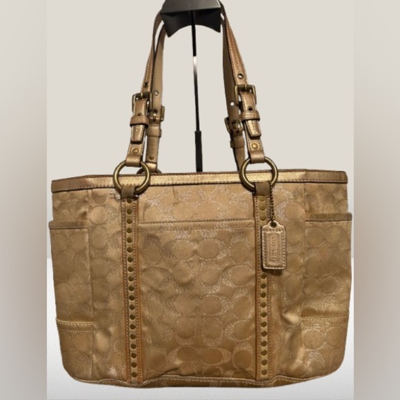 ☀️COACH GALLERY SIGNATURE STUDDED TOTE - Picture 1 of 6